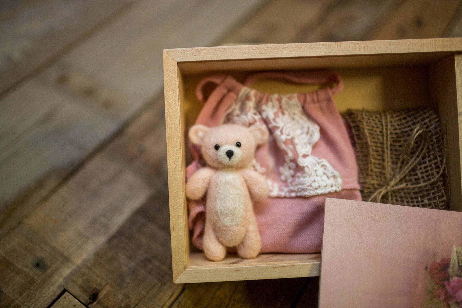 1019 Little teddies (Newborn Photography Prop) - Little Love Boxes